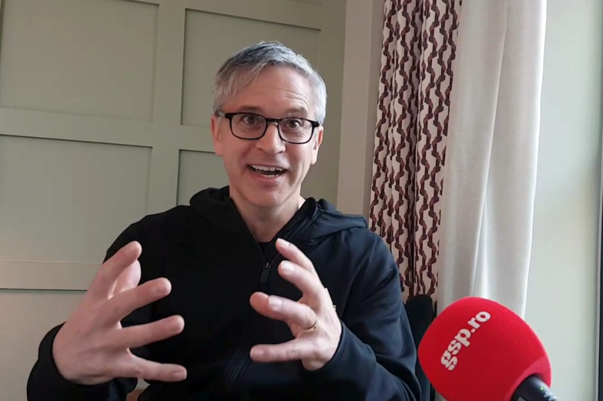 FOTO + VIDEO S-a lansat mingea oficială EURO 2020 - „Uniforia” » Interviu EXCLUSIV cu designerul adidas Ben Herath: „Mingea are coordonatele GPS ale stadioanelor pe care se va juca”