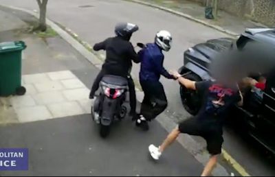 VIDEO INCREDIBIL A apărut filmul complet al luptei dintre Kolasinac și cei doi agresori înarmați » Bosniacul e noul Chuck Norris