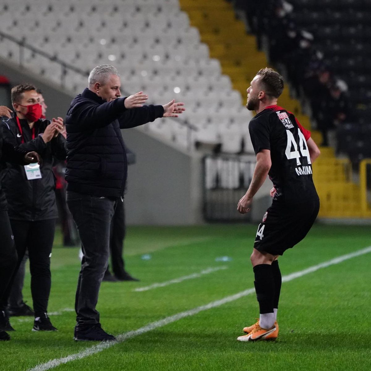 Marius Șumudică își explică gestul controversat din victoria cu Beșiktaș: „Lor le era adresat semnul”