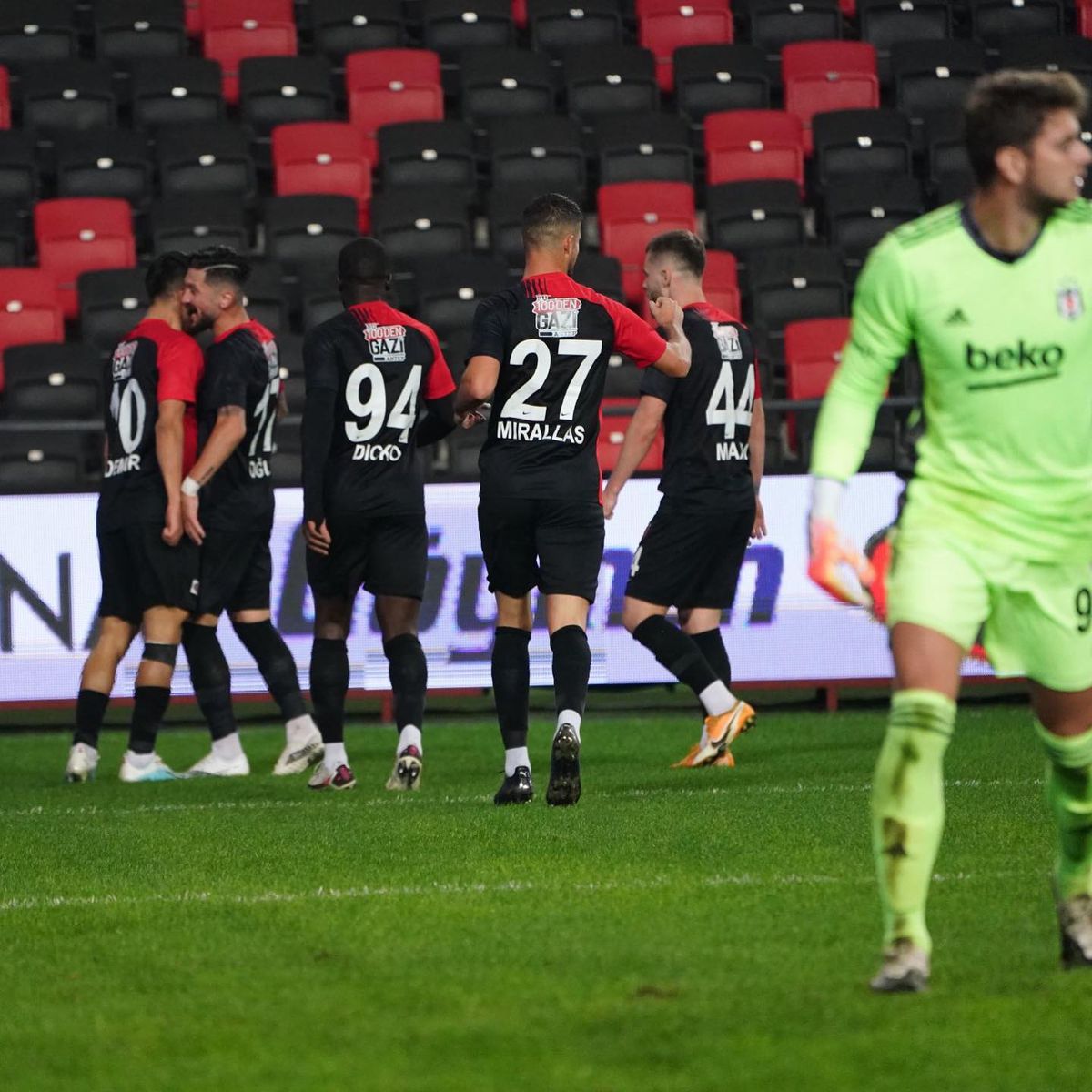 Marius Șumudică își explică gestul controversat din victoria cu Beșiktaș: „Lor le era adresat semnul”