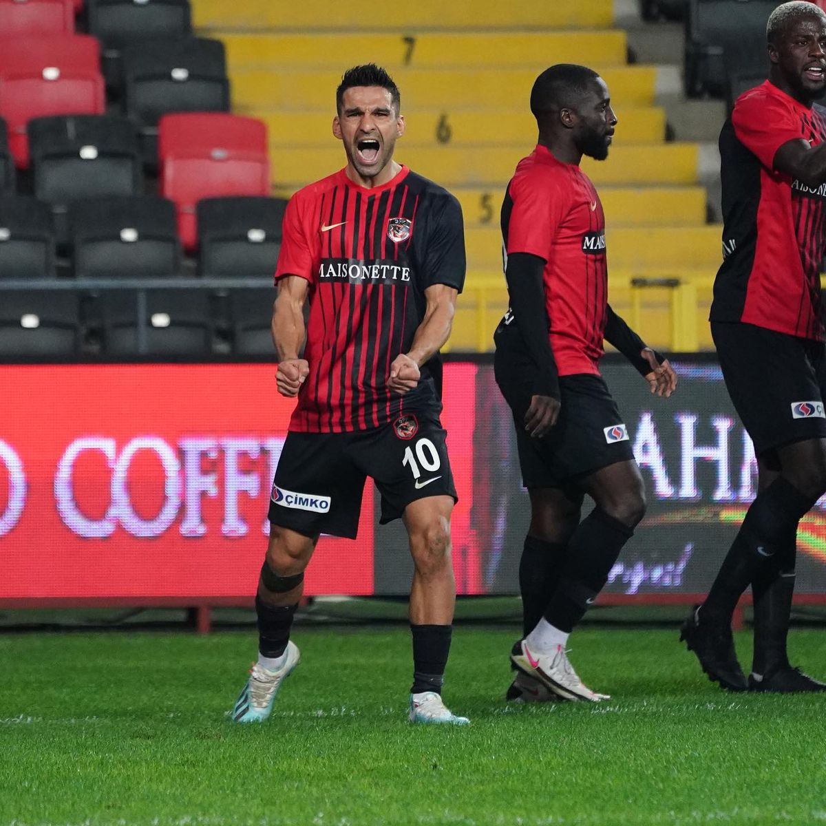 Marius Șumudică își explică gestul controversat din victoria cu Beșiktaș: „Lor le era adresat semnul”