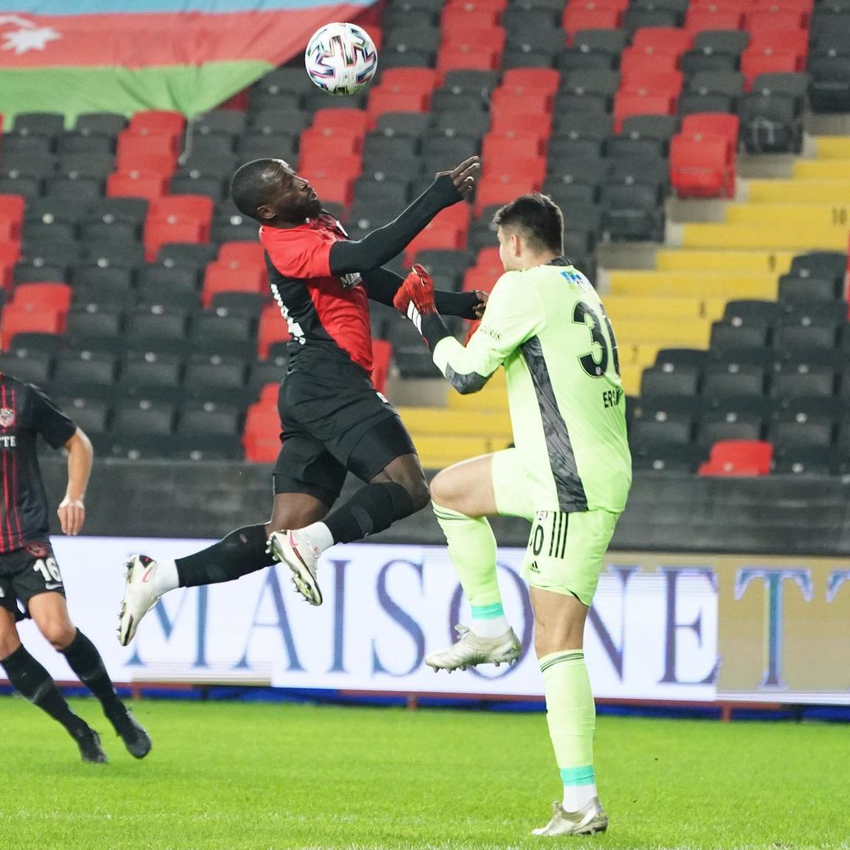 Marius Șumudică își explică gestul controversat din victoria cu Beșiktaș: „Lor le era adresat semnul”