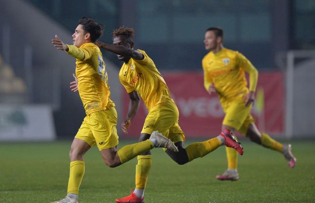 Petrolul - Aerostar Bacău: ”Lupii” vor să ”zboare” pe primele locuri! Pariu special pentru meciul zilei din Liga a 2-a
