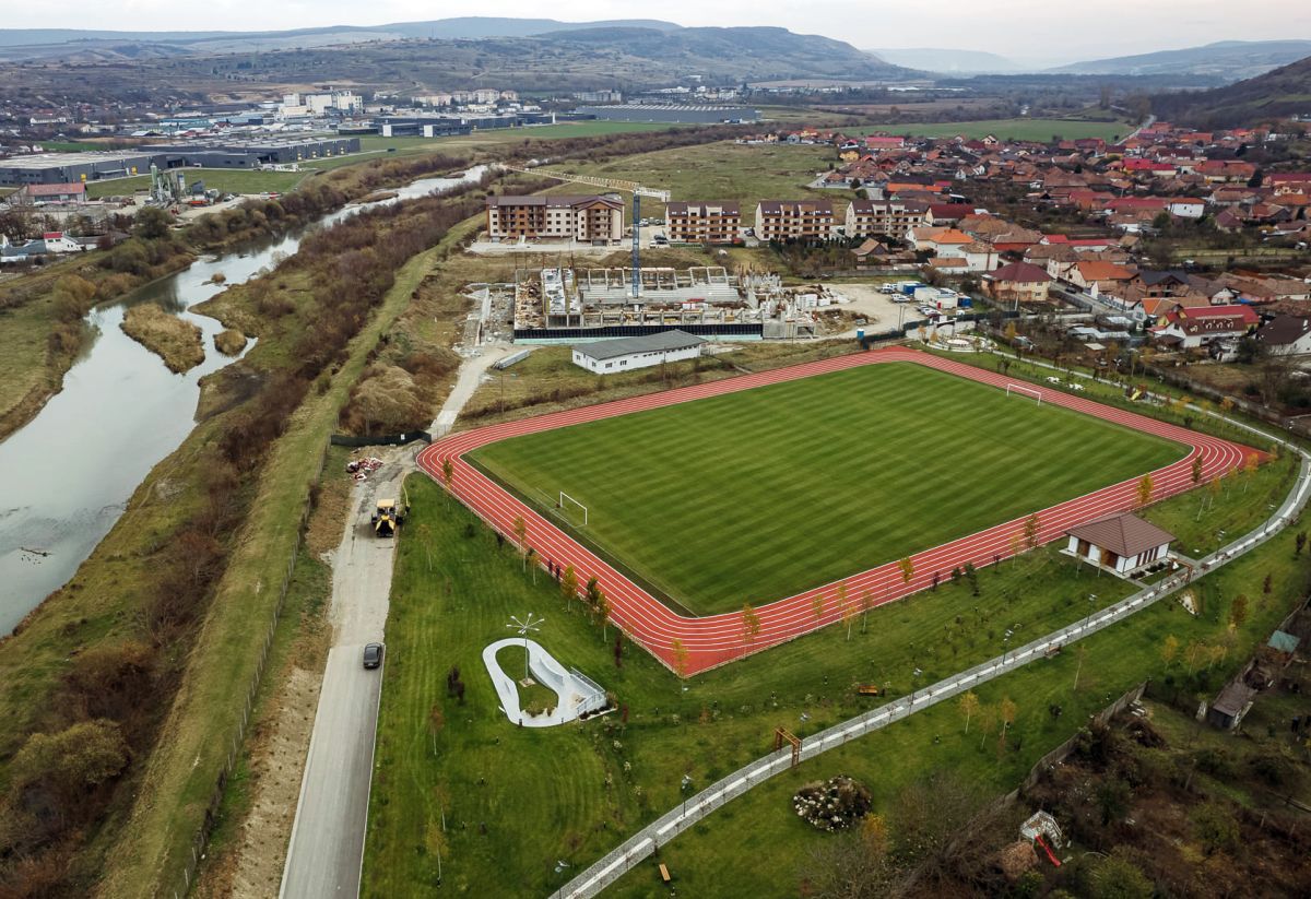 Se întâmplă în România » Gafă de 120.000 de euro la un stadion din România! Primarul se laudă pe Facebook