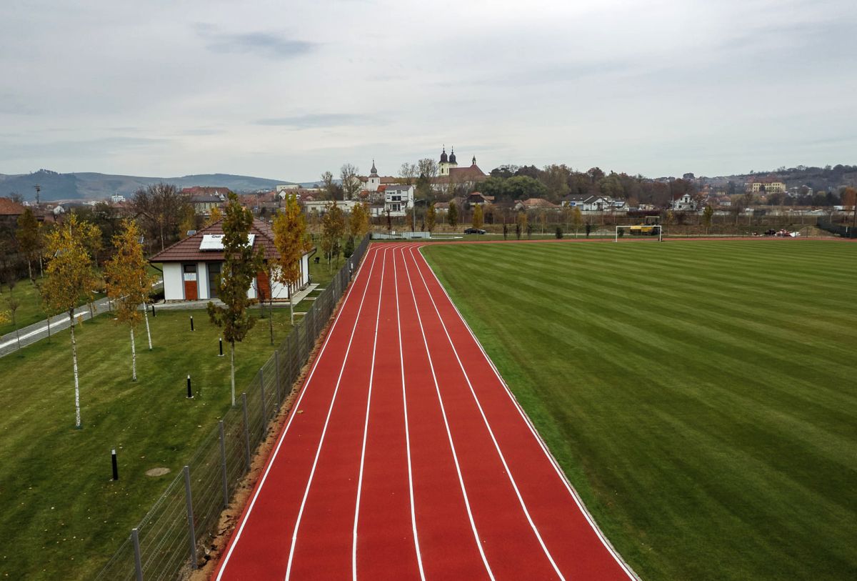 Se întâmplă în România » Gafă de 120.000 de euro la un stadion din România! Primarul se laudă pe Facebook
