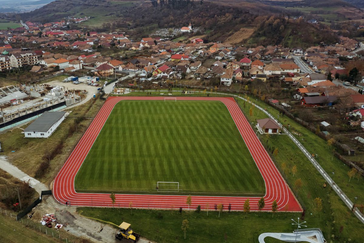 Se întâmplă în România » Gafă de 120.000 de euro la un stadion din România! Primarul se laudă pe Facebook