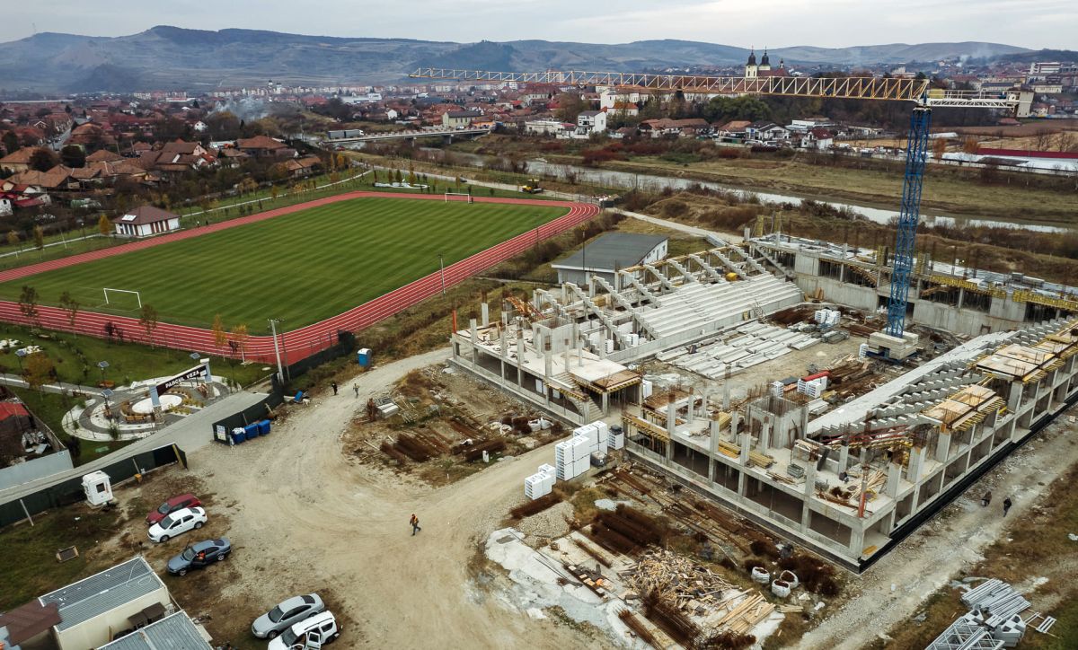 Se întâmplă în România » Gafă de 120.000 de euro la un stadion din România! Primarul se laudă pe Facebook