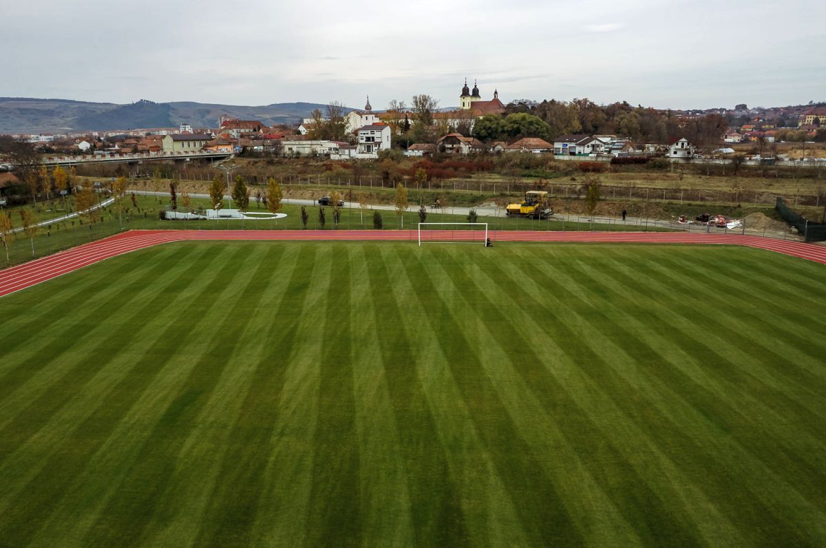 Se întâmplă în România » Gafă de 120.000 de euro la un stadion din România! Primarul se laudă pe Facebook
