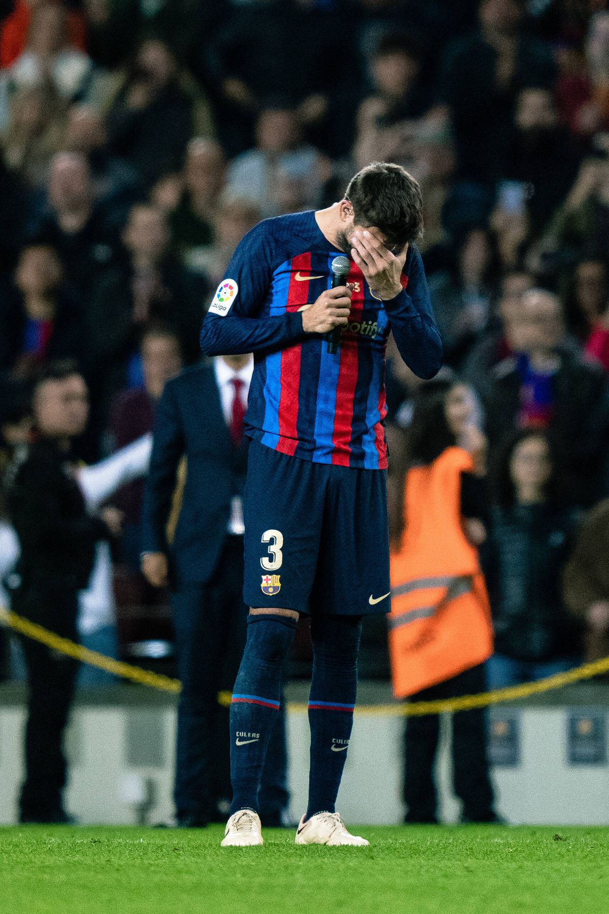 Gerard Pique, în lacrimi după ultimul meci pentru Barcelona