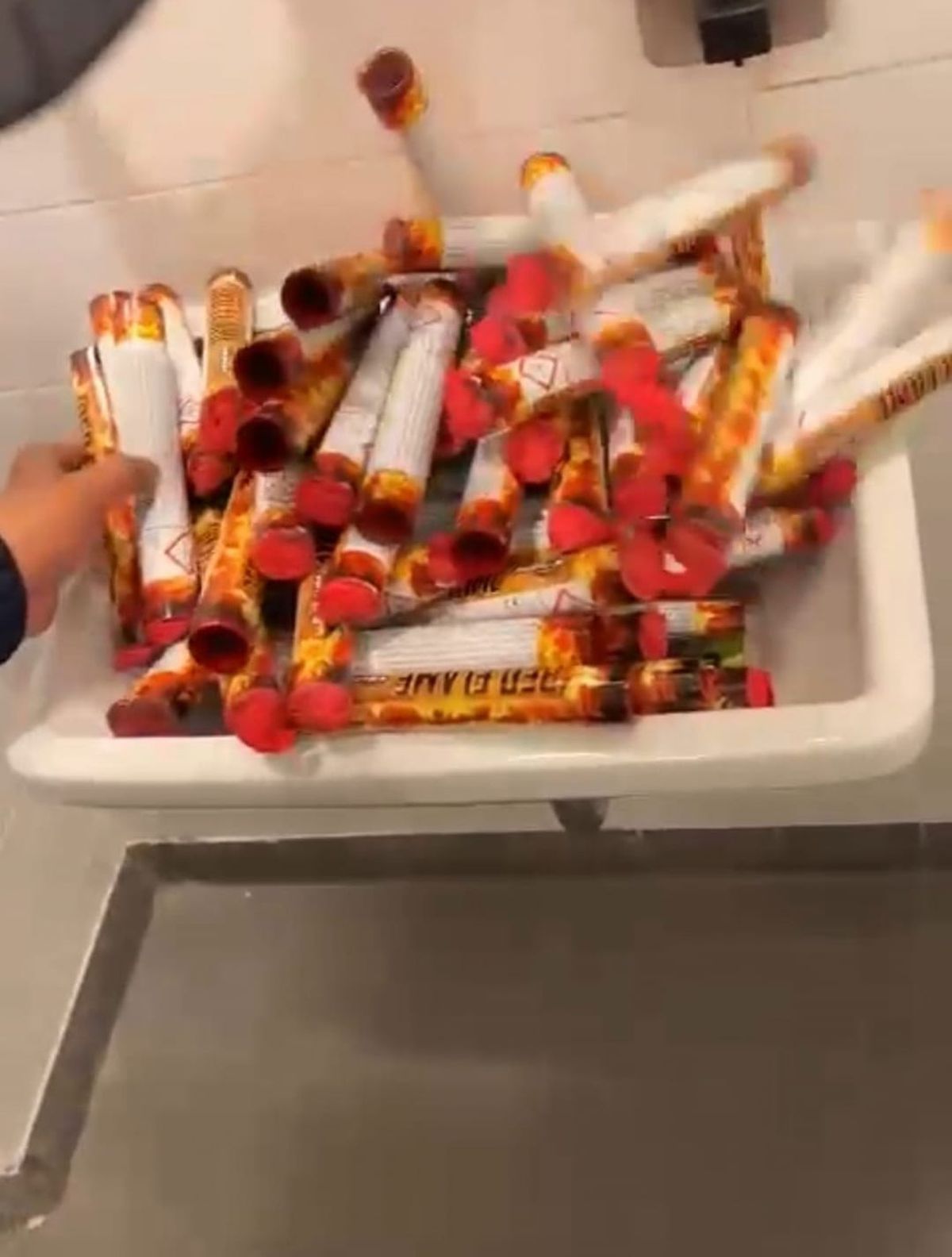 Rapid - FCSB. Arsenal pirotehnic depistat pe stadion