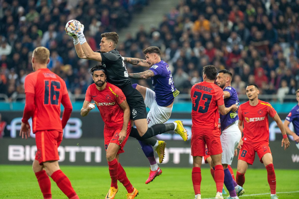 Mihai Stoica, autoironie și atac la Săpunaru după FCSB - Rapid: „Mai bine valet la palat / Decât la gol crăcănat”