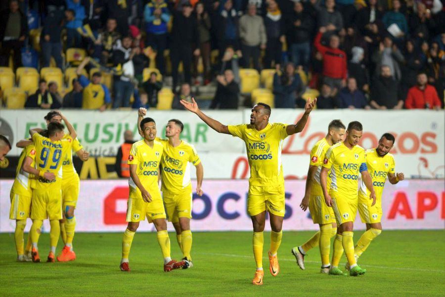 Jucătorii de la Petrolul / foto: Fcebook @Petrolul Ploiești Hai cu berea la băieți!