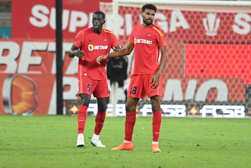 FCSB - Rapid | Joyskim Dawa (26 de ani, fundaș central) și Malcom Edjouma (26, mijlocaș defensiv) nu fac parte din lotul roș-albaștrilor pentru derby-ul de pe Arena Națională