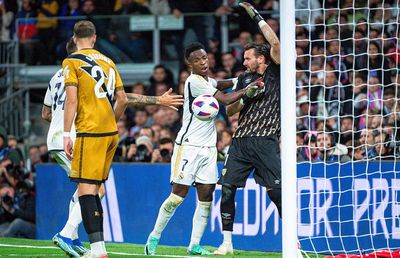 Vinicius, contestat de propriii fani după ce a provocat portarul advers: „Tu și eu, afară!”