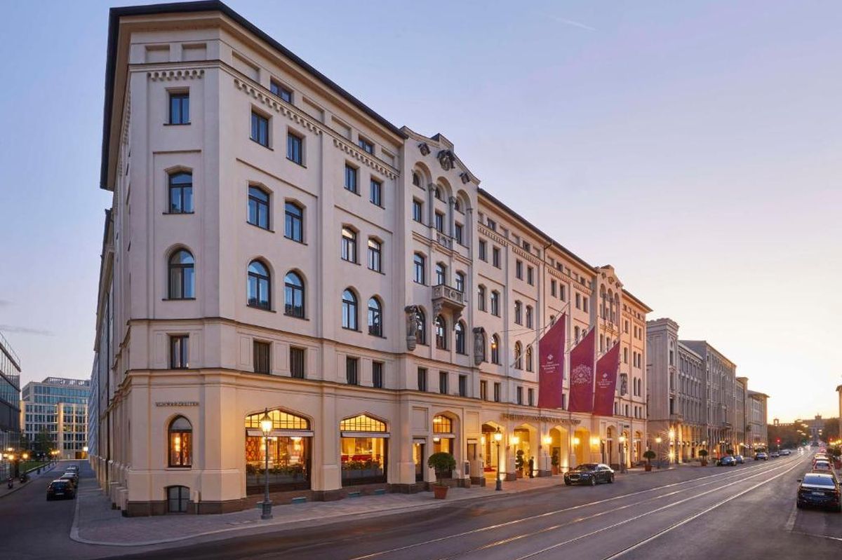 Kane s-a mutat din hotelul de 11.000 de euro pe noapte din Munchen » Mesaj de mulțumire la plecare