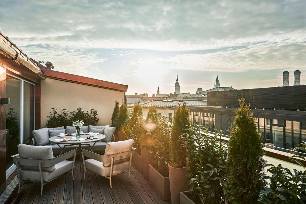 Kane s-a mutat din hotelul de 11.000 de euro pe noapte din Munchen » Mesaj de mulțumire la plecare