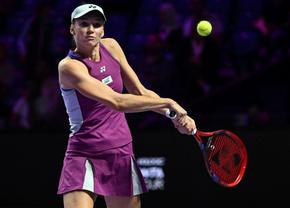 Elena Rybakina, surpriză la WTA Finals: a învins-o pe Aryna Sabalenka, numărul unu mondial!