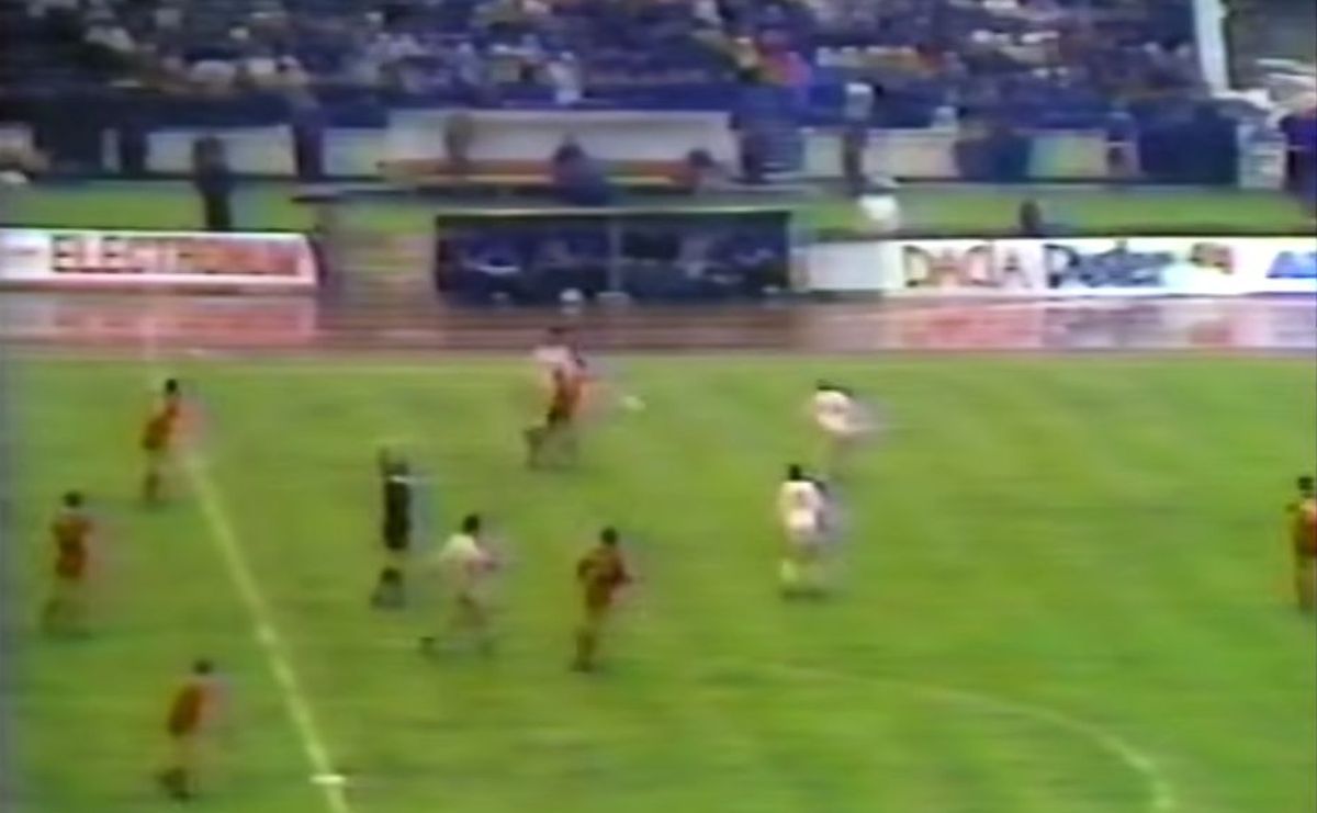 O reclamă la „Dacia Duster” la Dinamo – FC Liverpool, din 1984! E pe bune! Cum a fost posibil