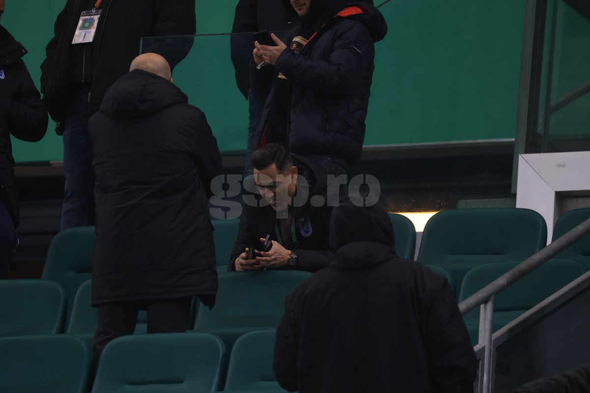 Mirel Rădoi la pauza meciului Rapid Viena - Universitatea Craiova