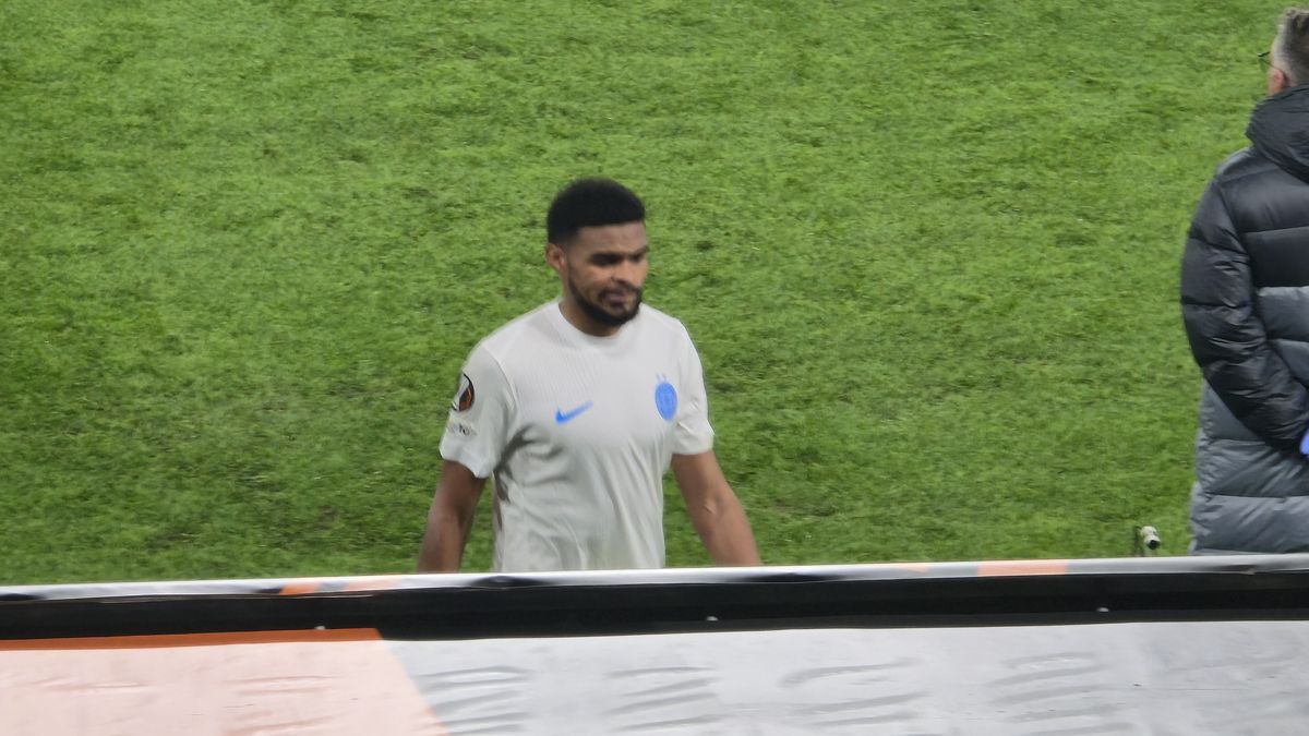 S-au prăbușit pe gazon după Basel - FCSB » Ce s-a întâmplat la final: Shaqiri a fost asaltat, ce a făcut românul Daniliuc