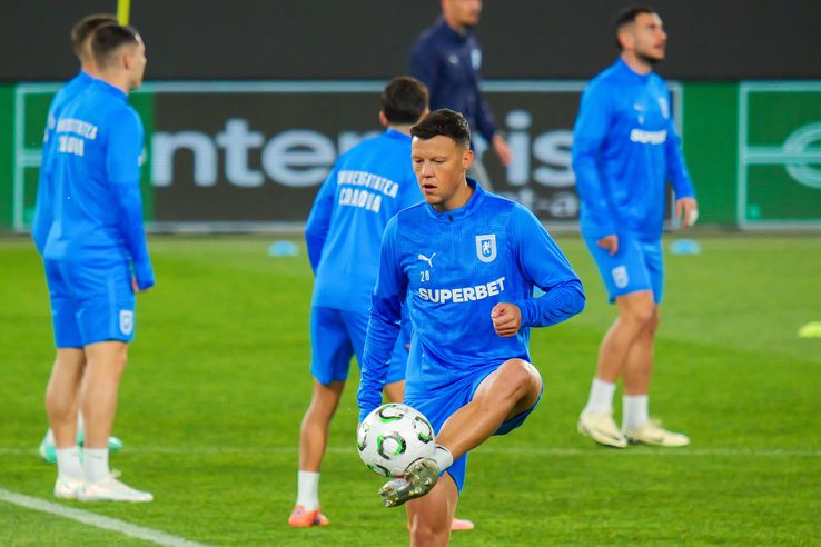 Universitatea Craiova, antrenament oficial la Rapid Viena înaintea meciului // foto: Facebook