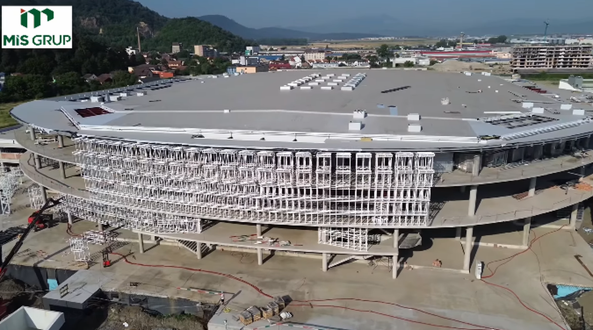 Cea mai mare sală polivalentă din România, tot mai aproape de inaugurare: „Suntem la al doilea strat de asfalt”