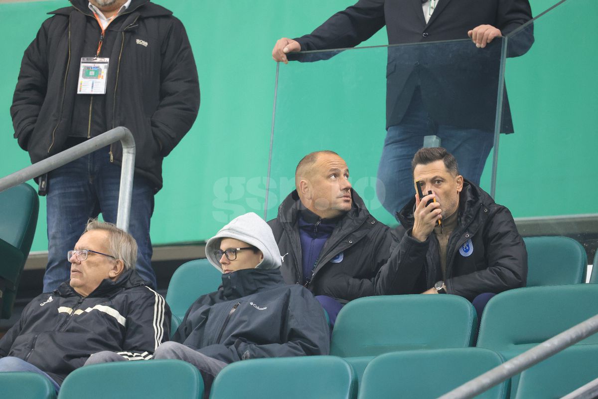 Mirel Rădoi la pauza meciului Rapid Viena - Universitatea Craiova