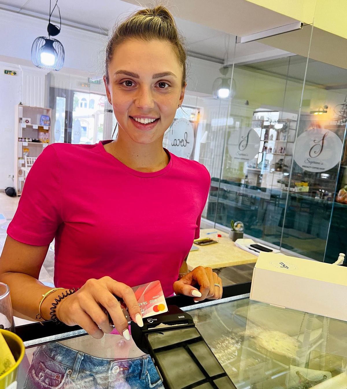 Jaqueline Cristian, salt cu parașuta deasupra Dubaiului