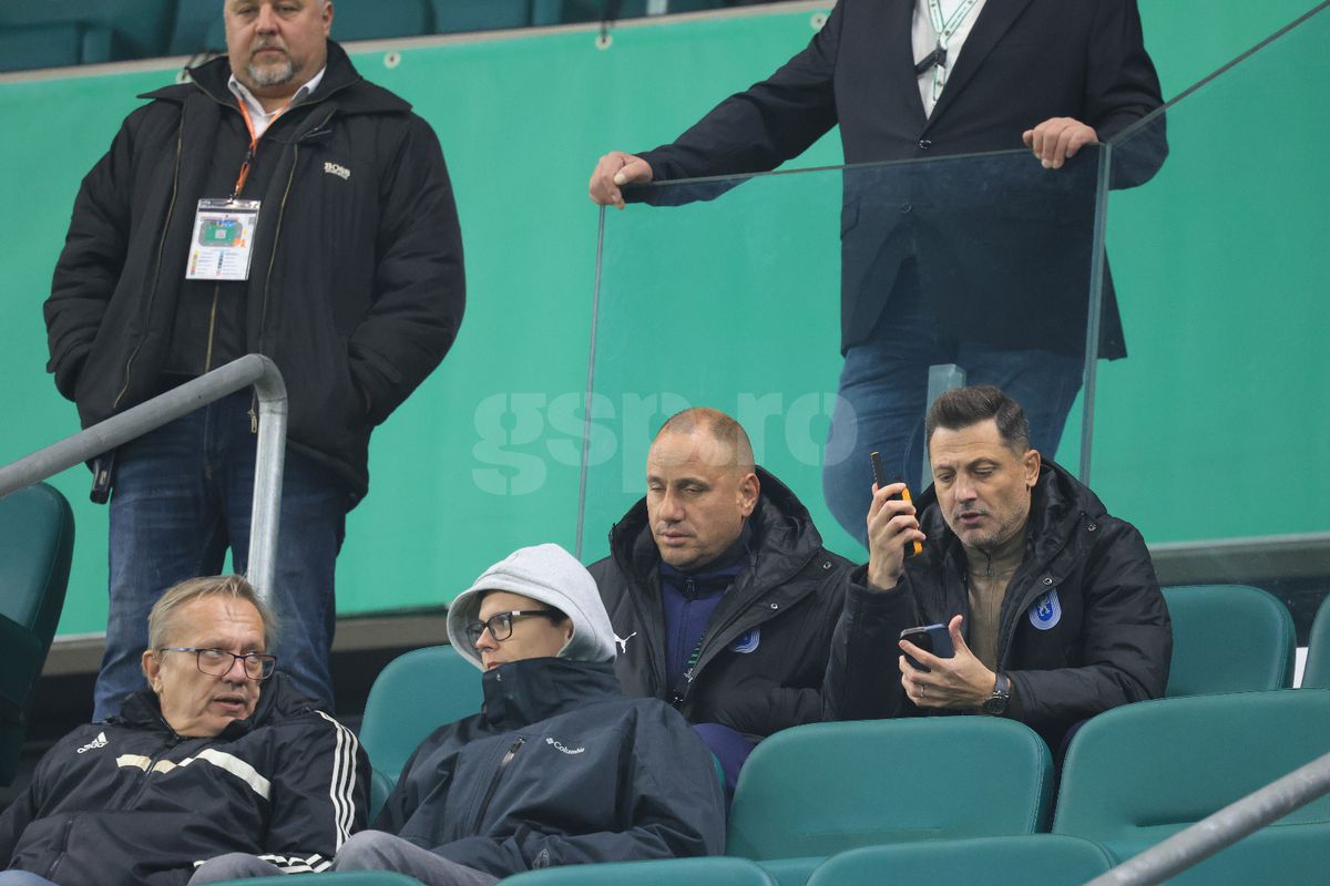 Mirel Rădoi la pauza meciului Rapid Viena - Universitatea Craiova