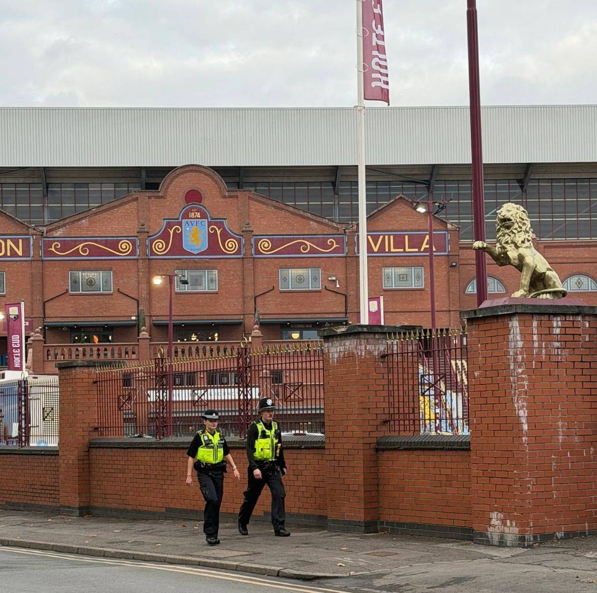 Alertă pe străzile din Birmingham înainte de Aston Villa - Maccabi Tel Aviv » Școli închise mai devreme, 700 de polițiști pe străzi