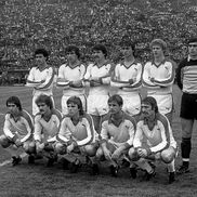 Dinamo, înaintea meciului cu FC Liverpool. De la stânga la dreapta, rândul de sus: Rednic, Augustin, Ion Marin, Alexandru Nicolae, Mărginean, Moraru; rândul de jos:  Țălnar, Turcu, Dragnea, Orac, Stănescu FOTO: Arhiva GSP