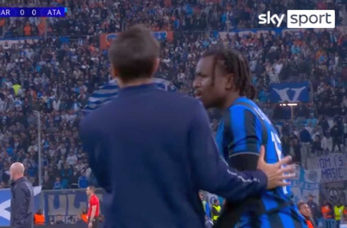 Și-a bruscat jucătorul, iar la 4 zile a fost dat afară!