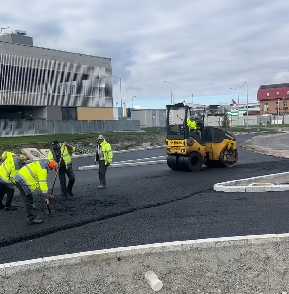 Cea mai mare sală polivalentă din România, tot mai aproape de inaugurare: „Suntem la al doilea strat de asfalt”