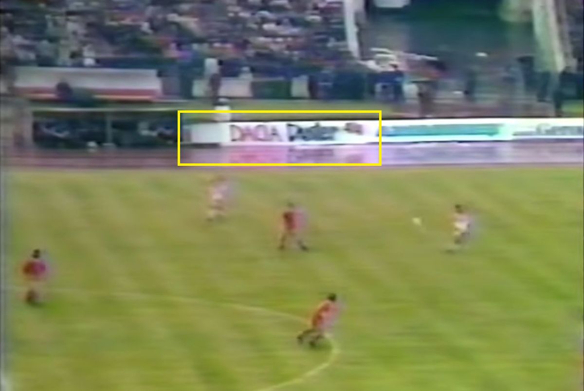 Reclamă Dacia Duster, la Dinamo - FC Liverpool