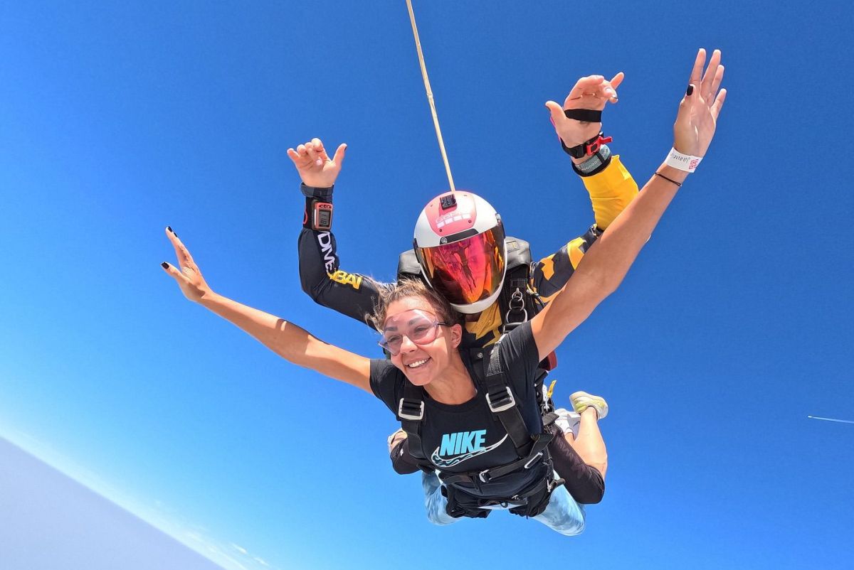 Jaqueline Cristian, salt cu parașuta deasupra Dubaiului