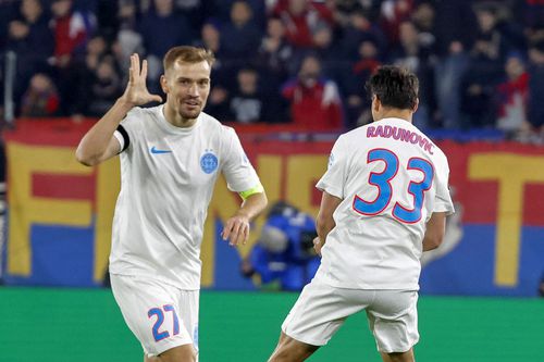 Darius Olaru, căpitanul campioanei României, e marcat pentru 1-1 în debutul reprizei secunde. / FOTO Imago Images