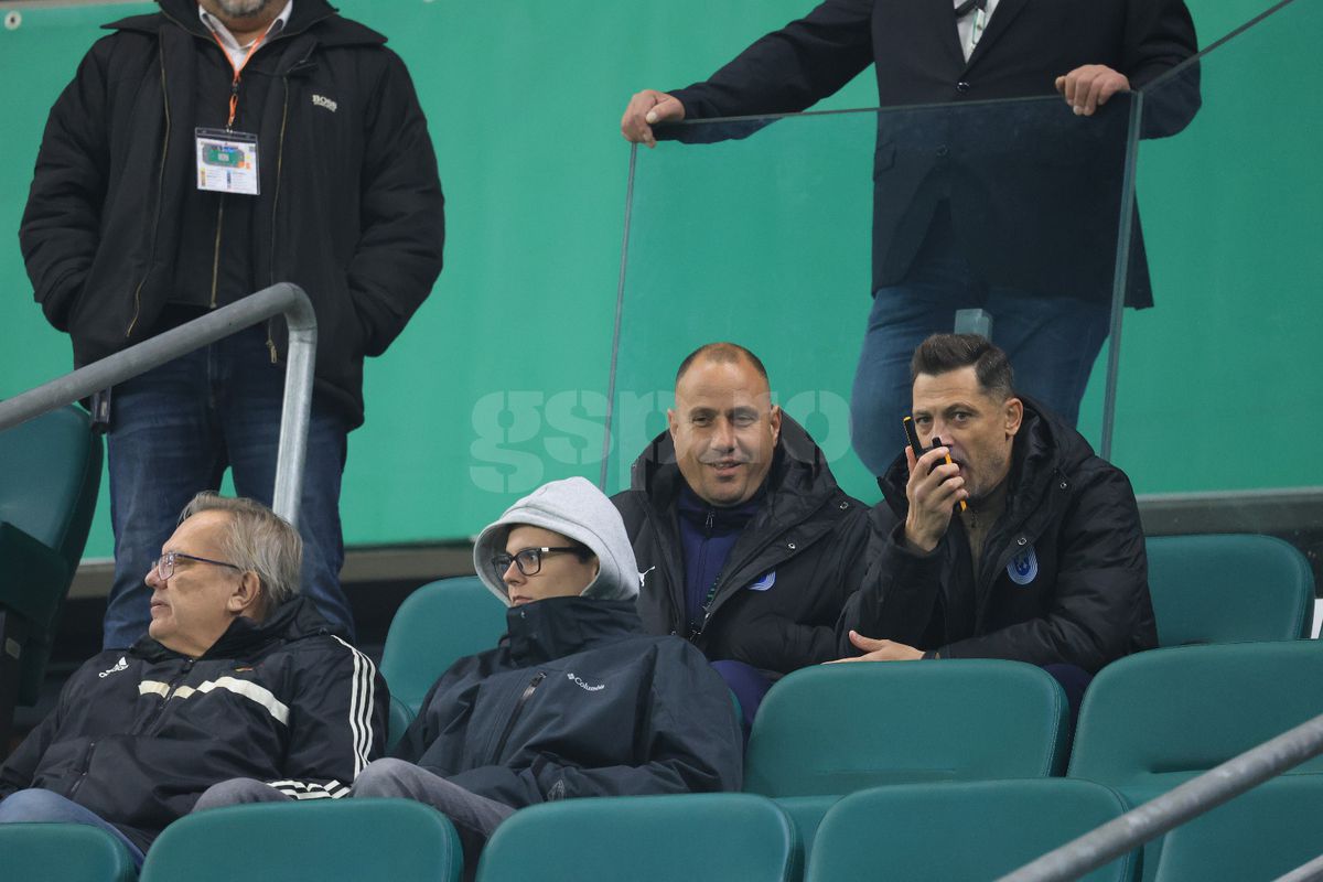 Mirel Rădoi la pauza meciului Rapid Viena - Universitatea Craiova