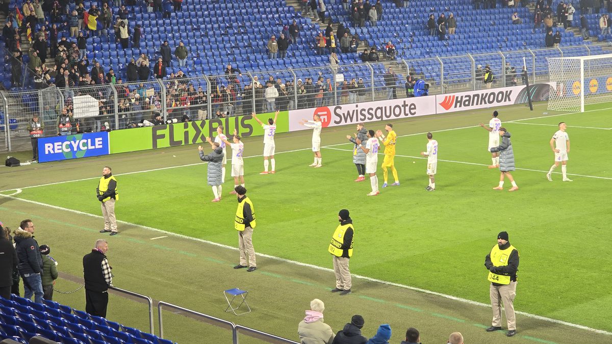 S-au prăbușit pe gazon după Basel - FCSB » Ce s-a întâmplat la final: Shaqiri a fost asaltat, ce a făcut românul Daniliuc