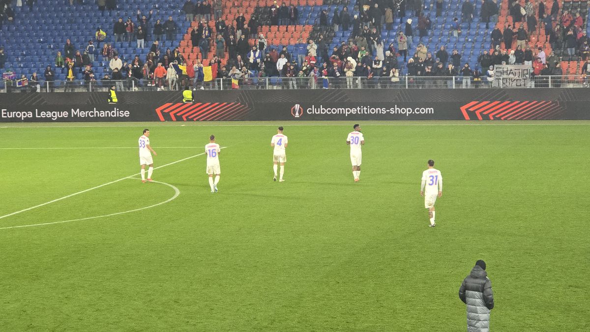 S-au prăbușit pe gazon după Basel - FCSB » Ce s-a întâmplat la final: Shaqiri a fost asaltat, ce a făcut românul Daniliuc