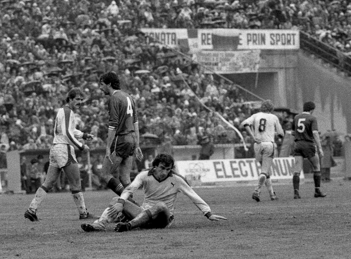 O reclamă la „Dacia Duster” la Dinamo – FC Liverpool, din 1984! E pe bune! Cum a fost posibil