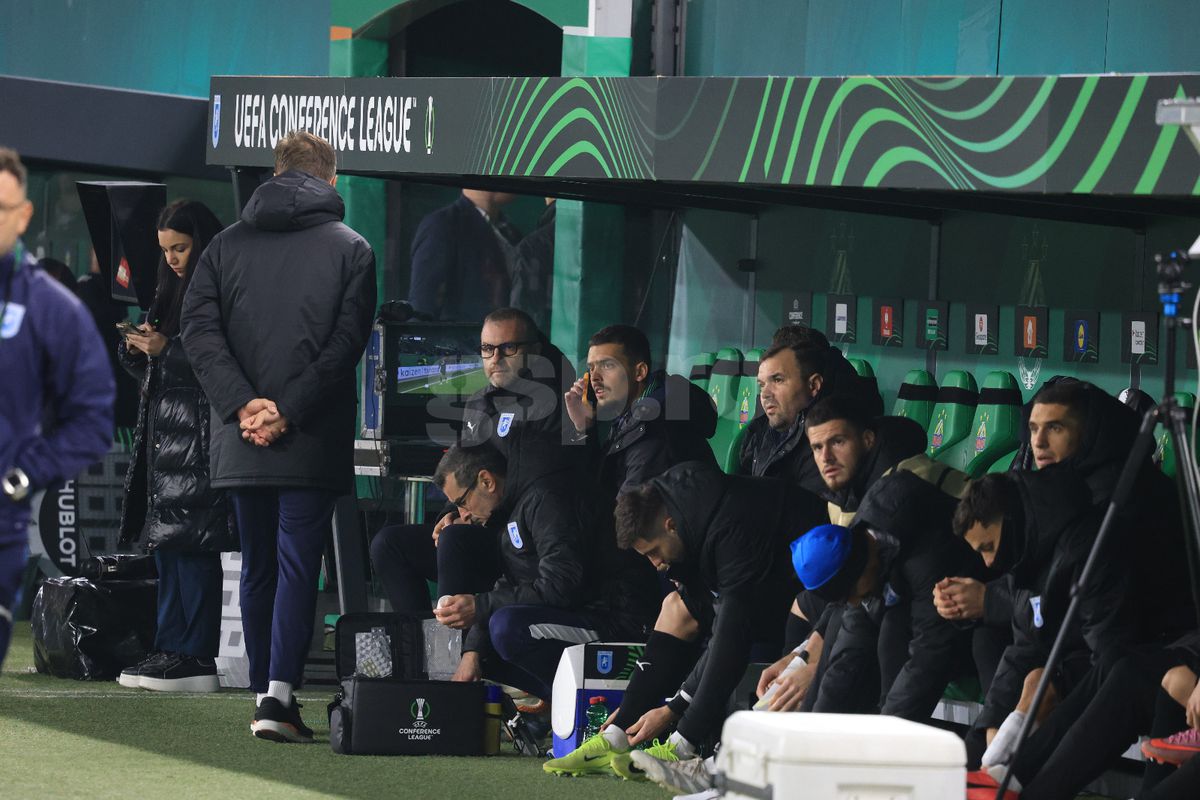 Mirel Rădoi la pauza meciului Rapid Viena - Universitatea Craiova