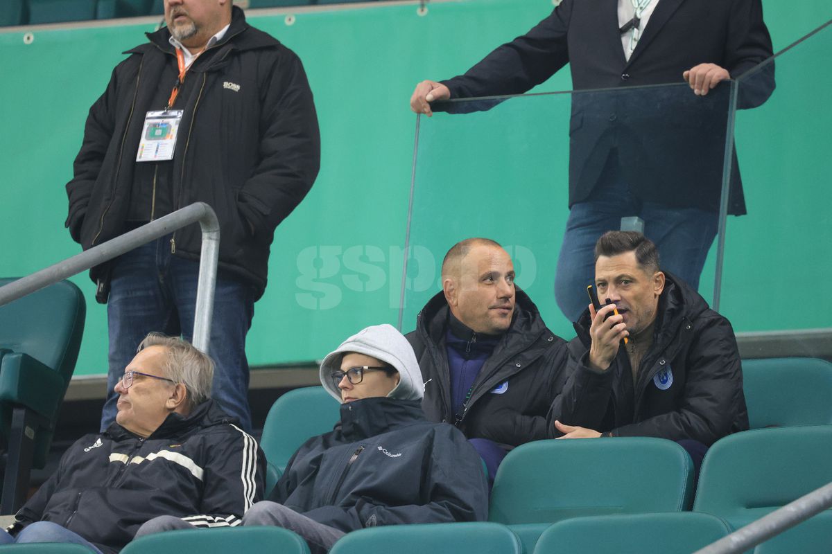 Mirel Rădoi la pauza meciului Rapid Viena - Universitatea Craiova