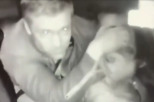 Ross Kitchen, un boxer britanic, l-a atacat pe un taximetrist turc/Foto: captură X