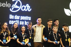 David Popovici și-a oferit medaliile de aur: „Voi sunteți adevărații eroi”