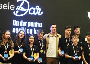 David Popovici și-a oferit medaliile de aur: „Voi sunteți adevărații eroi”