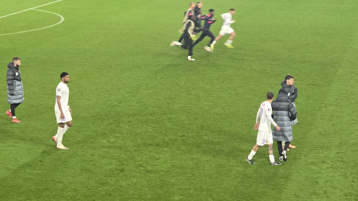 S-au prăbușit pe gazon după Basel - FCSB » Ce s-a întâmplat la final: Shaqiri a fost asaltat, ce a făcut românul Daniliuc