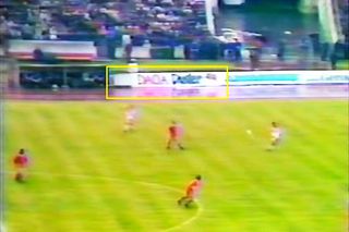 O reclamă la „Dacia Duster” la Dinamo – FC Liverpool, din 1984! E pe bune! Cum a fost posibil