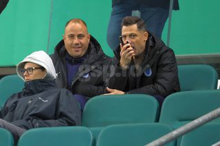 Fotografiile sezonului la Viena! Mirel Rădoi, cu walkie-talkie în tribune, după eliminare » Imagini fabuloase de la pauză