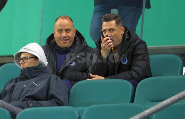 Fotografiile sezonului la Viena! Mirel Rădoi, cu walkie-talkie în tribune, după eliminare » Imagini fabuloase de la pauză