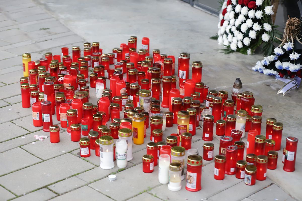 Fanii Stelei s-au strâns în Ghencea pentru a-l omagia pe marele Emeric Ienei » Imagini emoționante și de la Oradea